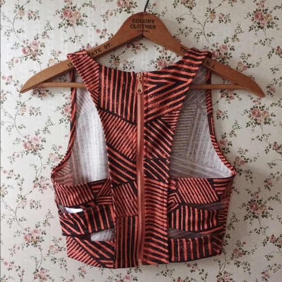 Silence + Noice Geometric Cut-out Crop Top - Picture 2 of 5